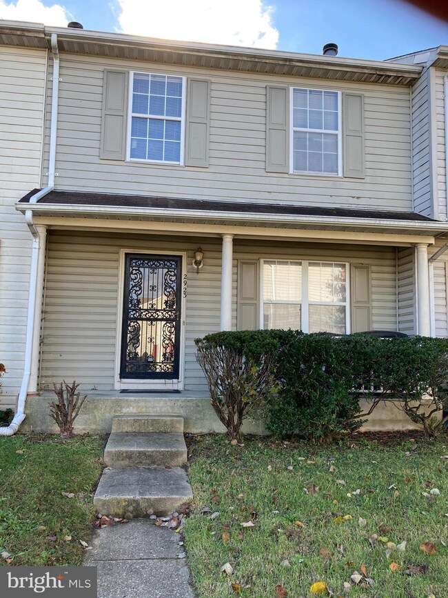 2923 Charred Wood Ct, District Heights, MD 20747 - photo 2