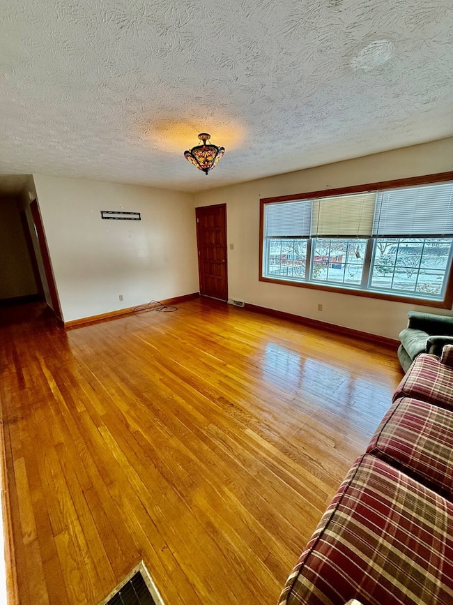 2302 Hill-N-dale Dr, Maysville, KY 41056 - photo 7