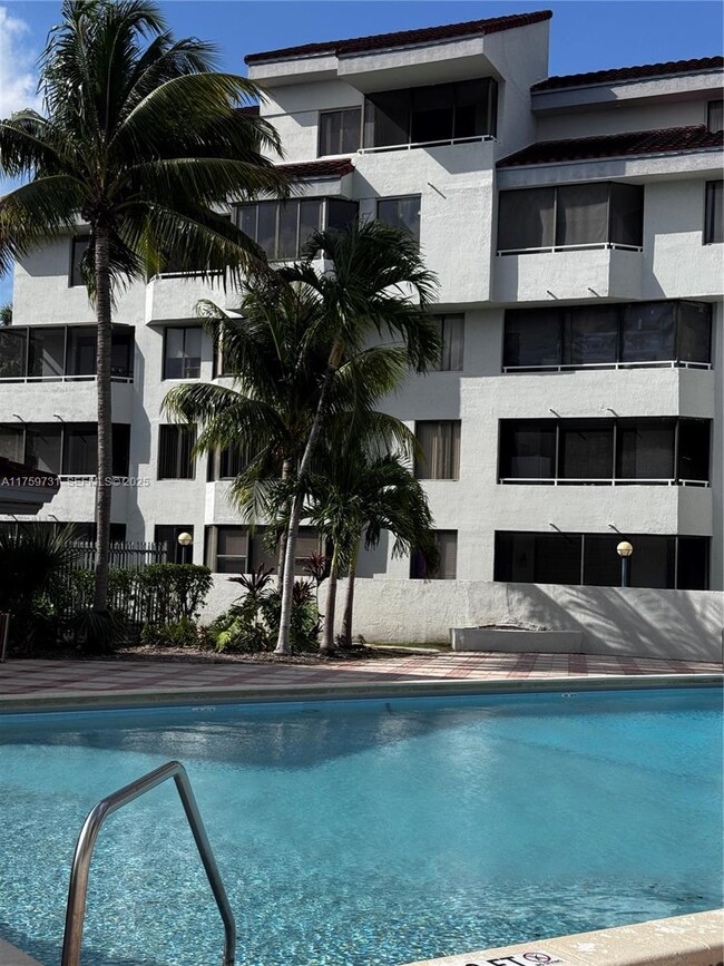 Verabella Falls unit E-412, Miami, FL 33193 - photo 2