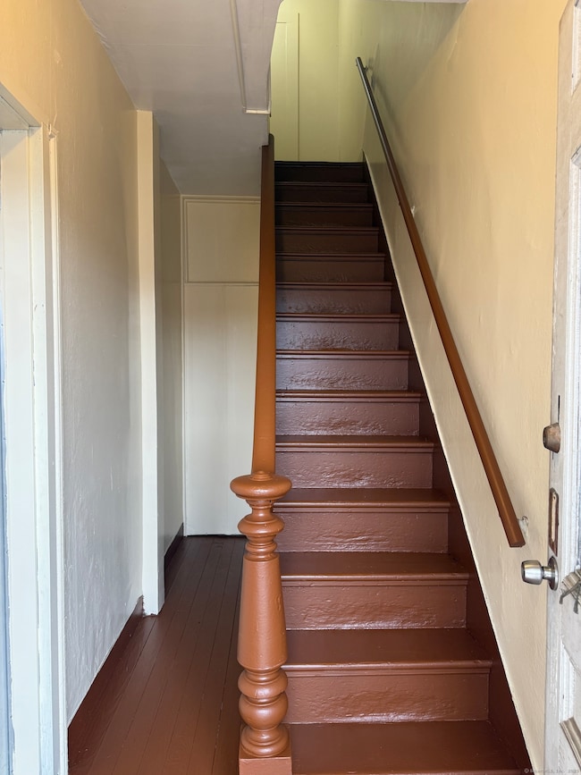 28 Gilbert St, Waterbury, CT 06702 - photo 2