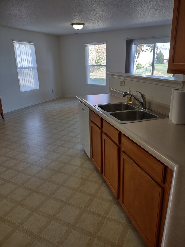 2867 Weald St, Whiteland, IN 46184 - photo 2