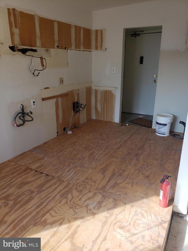 201 1/2 Philadelphia Pike unit 325, Wilmington, DE 19809 - photo 5