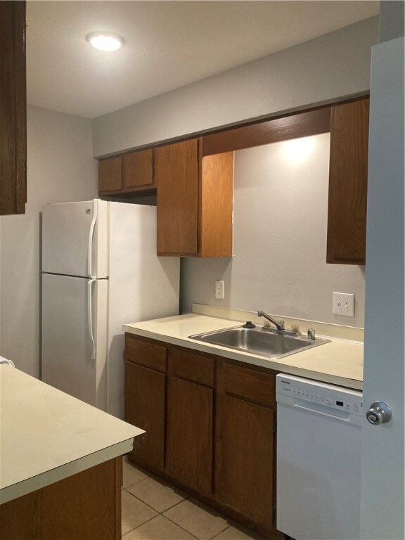 203 S Baggett St unit 5, Prairie Grove, AR 72753 - photo 2