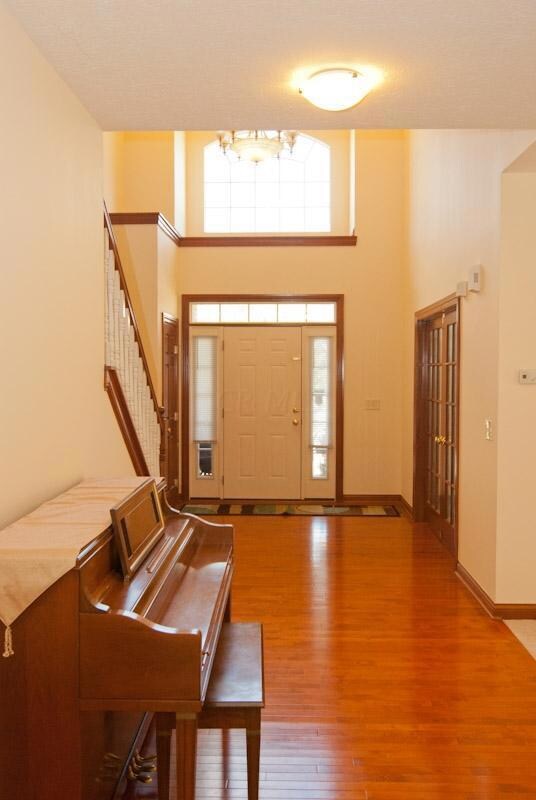 2 story foyer