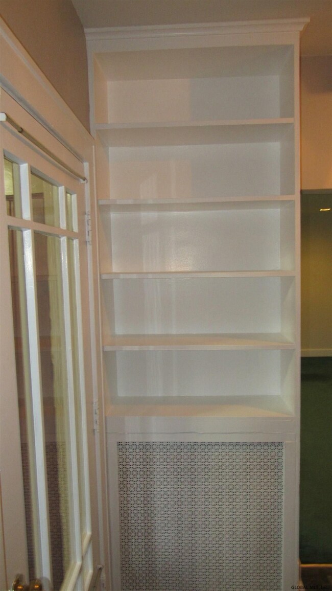 32 Holmes Ct, Albany, NY 12209 - photo 6