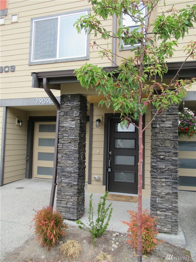 7909 229th Place SW unit D, Edmonds, WA 98026 - photo 2