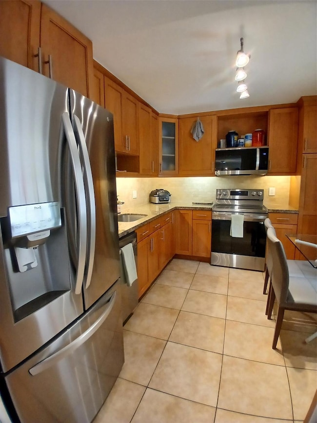 907 Cypress Terrace unit 104, Pompano Beach, FL 33069 - photo 2