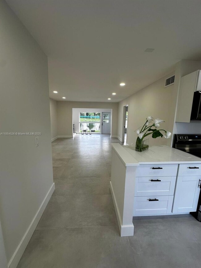 316 Cape Cod Cir unit B, Lake Worth, FL 33467 - photo 5