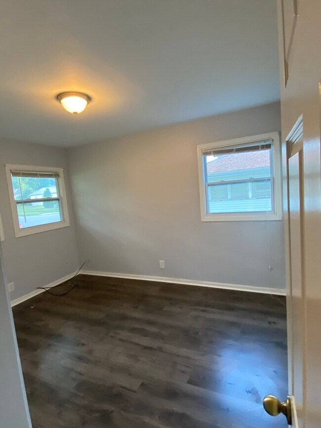 1525 Circle Ct, Waukegan, IL 60085 - photo 5