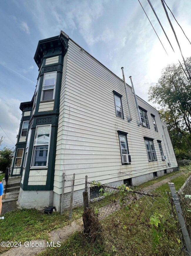 12 113th St unit 14, Troy, NY 12182 - photo 6