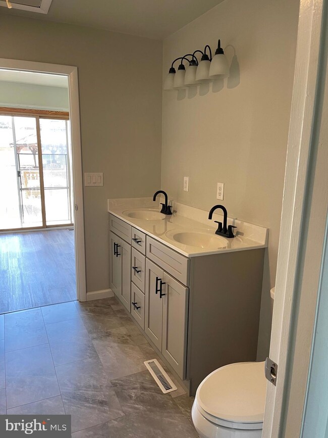 10 Hedgewood Ave, Ronks, PA 17572 - photo 4