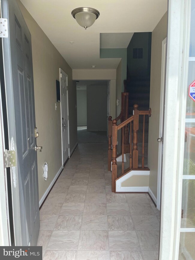 8457 Stansbury Lake Dr, Baltimore, MD 21222 - photo 6