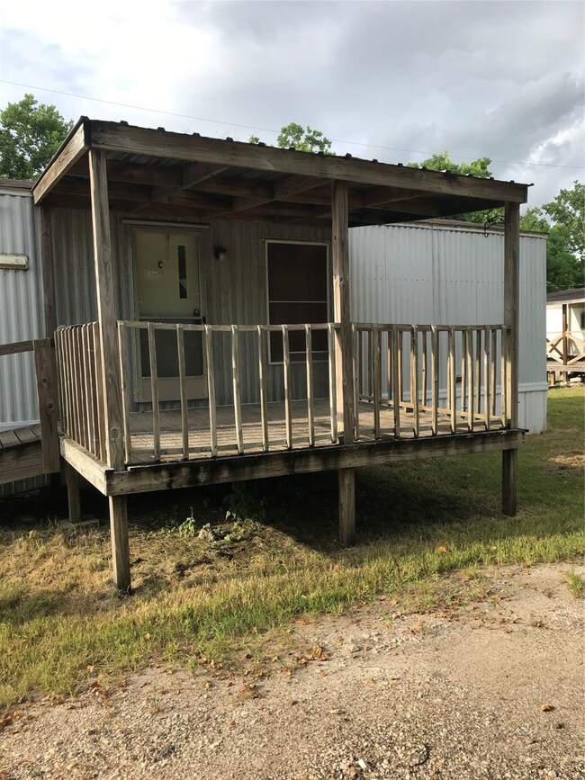 17025 Wellborne Rd unit C, Pearland, TX 77584 - photo 2