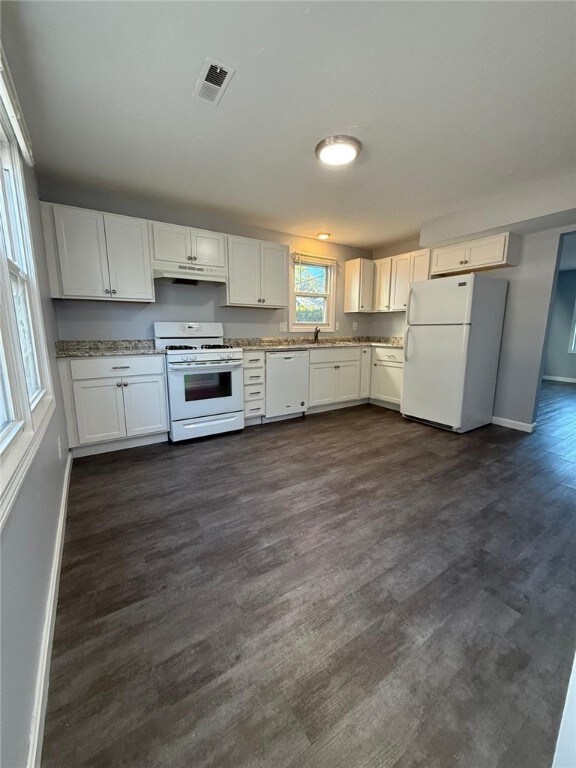 10 Saratoga Ave, Pawtucket, RI 02861 - photo 2