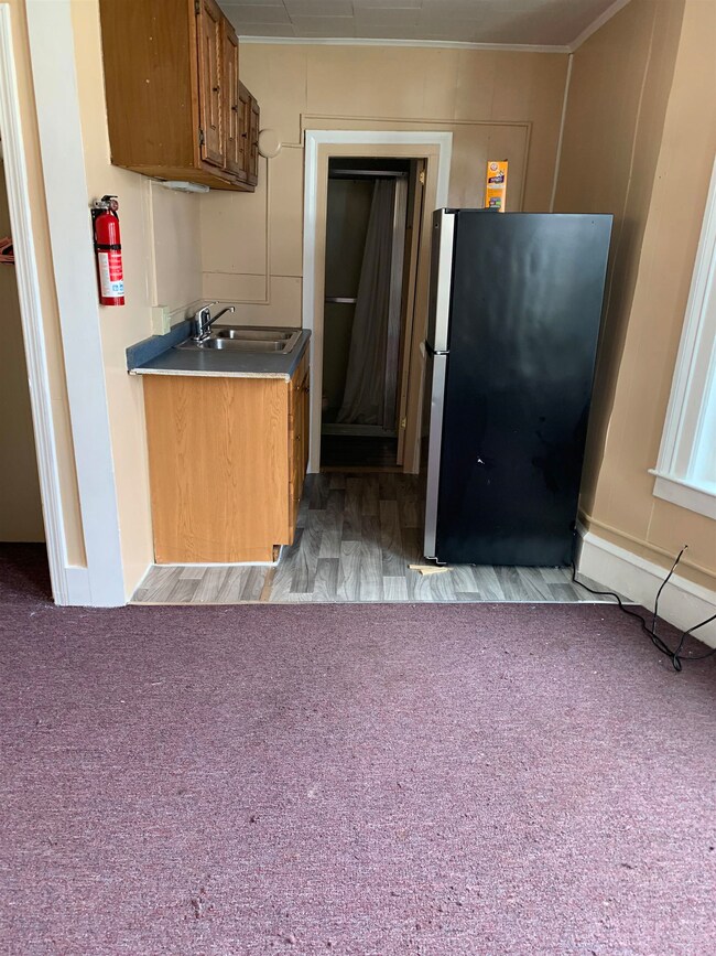 340 Summer St unit 2, Saint Johnsbury, VT 05819 - photo 3