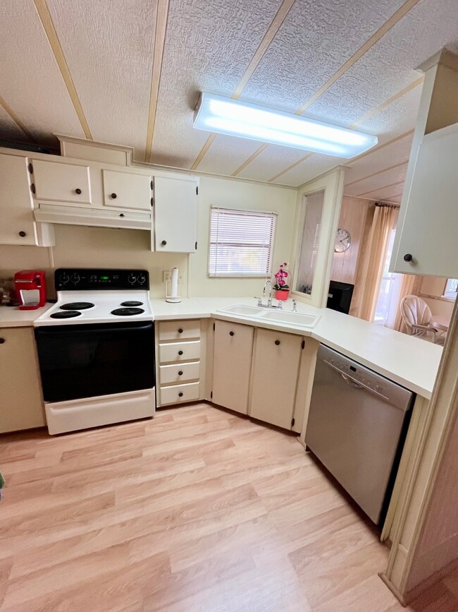 9753 Spyglass Ct unit 55H, North Fort Myers, FL 33903 - photo 2