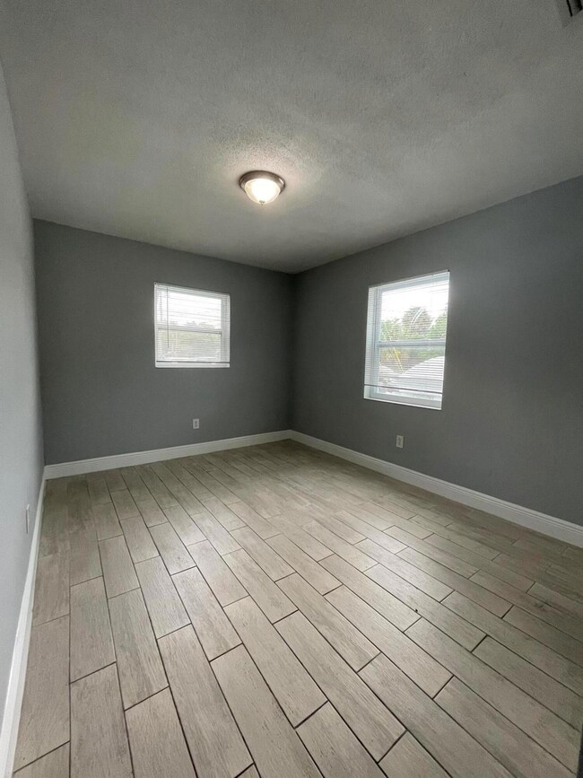 3011 Windsor Ave unit 1, West Palm Beach, FL 33407 - photo 4