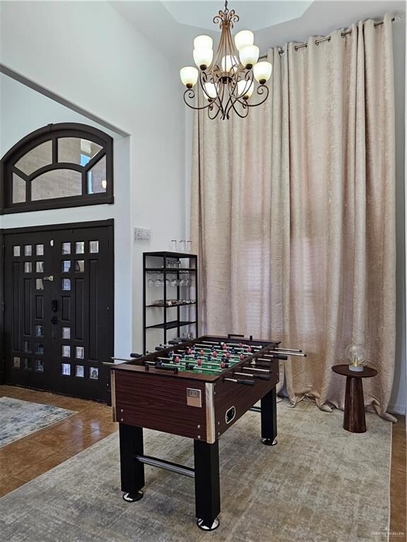 The Floor to ceiling drapes in the dining area give an elegant, yet subtle, with a big WOW factor look. Definitely jaw dropping. 