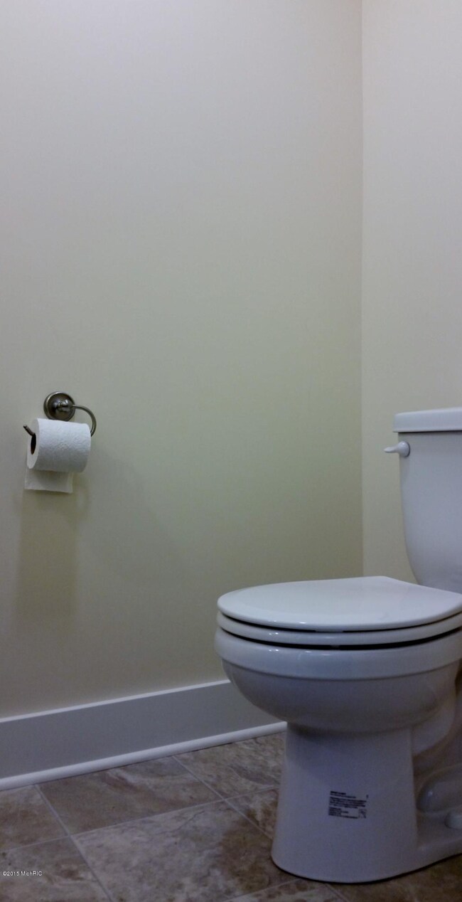 Main floor 1/2th bath