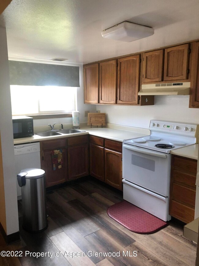 1078 E 7th St, Craig, CO 81625 - photo 4