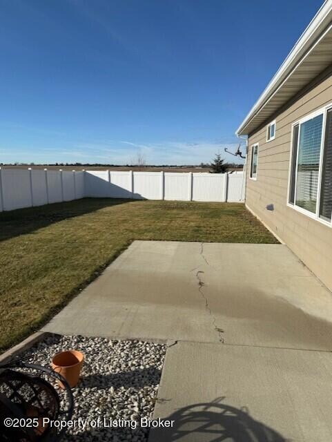 1869 Yellowstone Cir, Dickinson, ND 58601 - photo 4