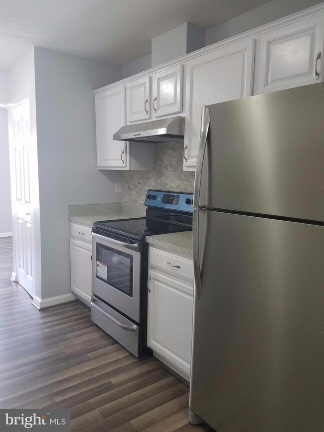 527 Peacock Dr, Hyattsville, MD 20785 - photo 3