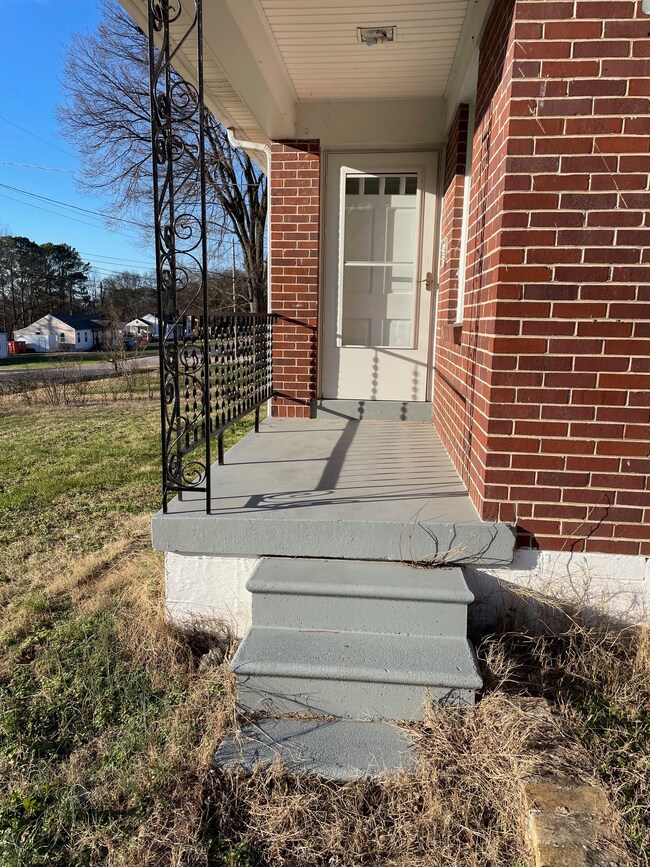 704 Poplar St, Columbia, TN 38401 - photo 3