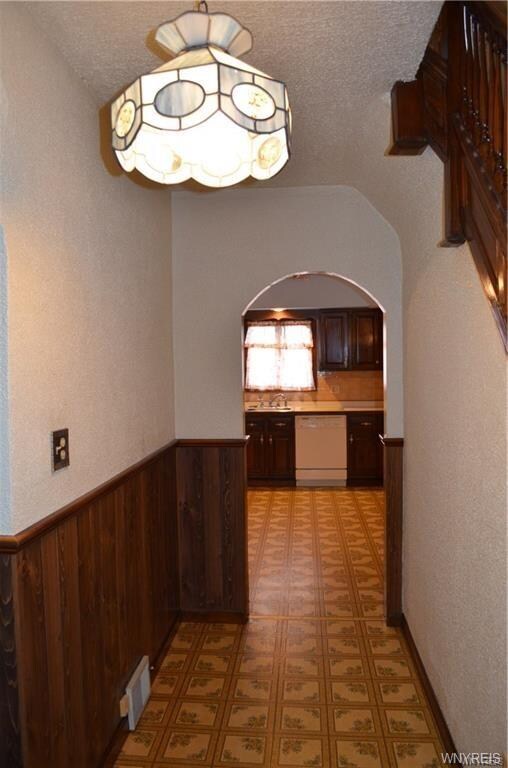 823 17th St unit Front House, Niagara Falls, NY 14301 - photo 2