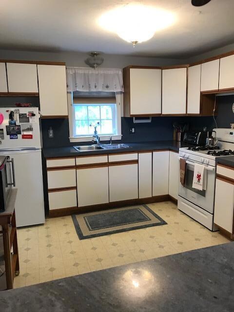 142 So Yarmouth Kitchen (2)