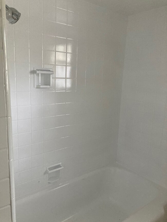 416 W Blum St, Alvin, TX 77511 - photo 6