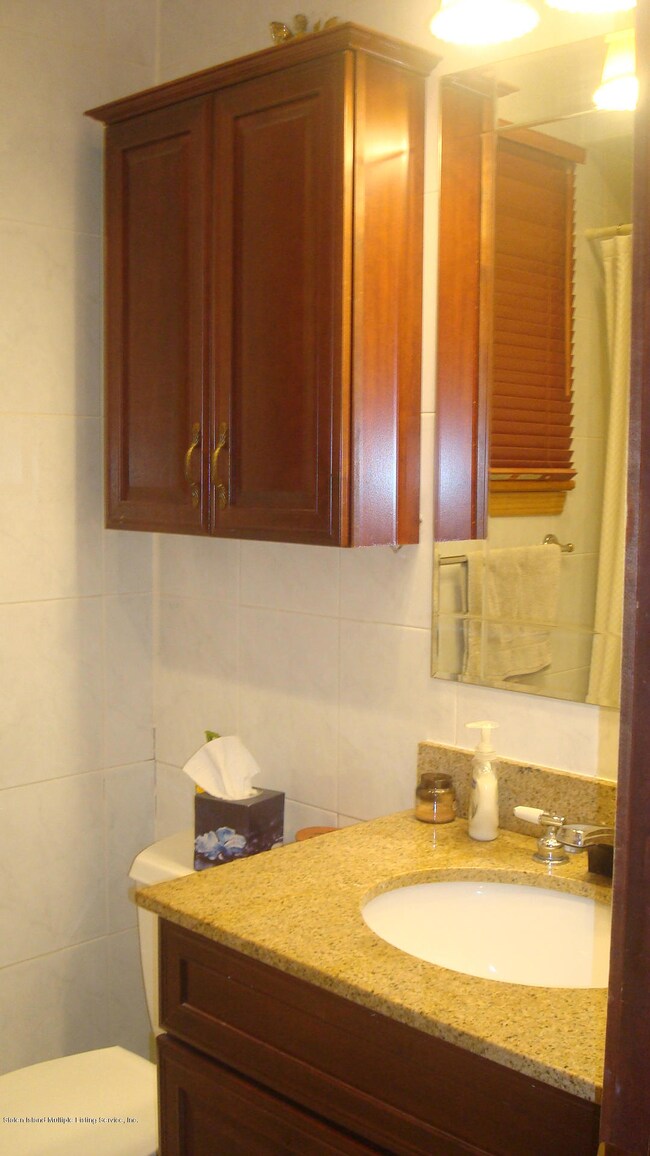 71 Mills Ave, Staten Island, NY 10305 - photo 7