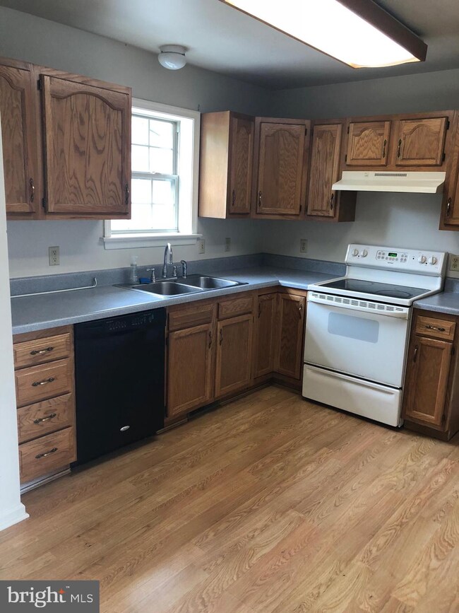 220 S Lime St, Quarryville, PA 17566 - photo 2