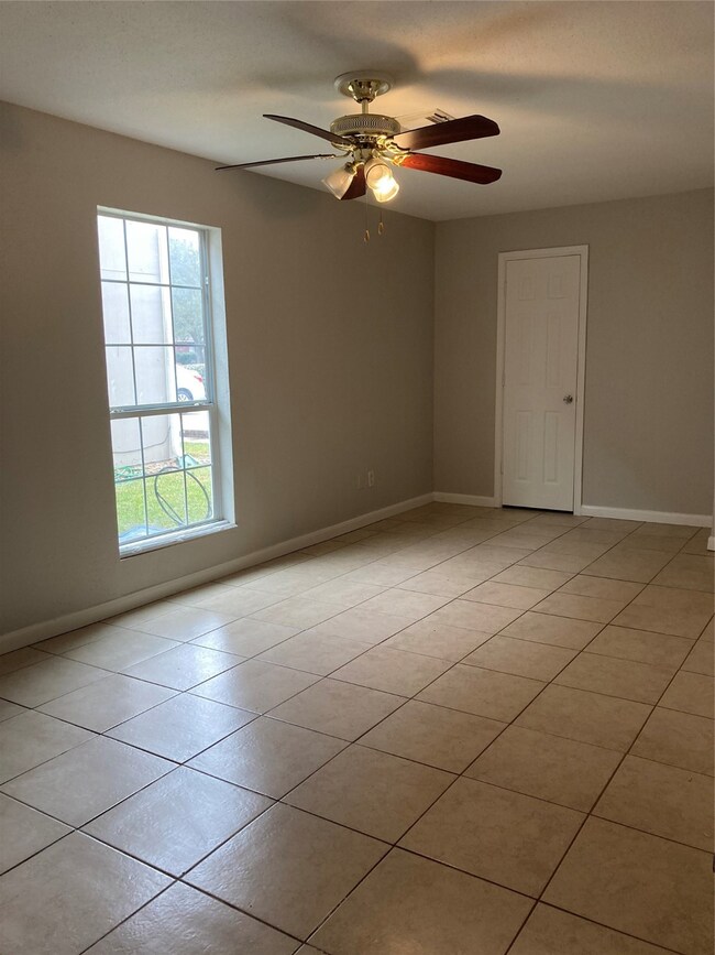 3402 Avenue O unit A, Rosenberg, TX 77471 - photo 5