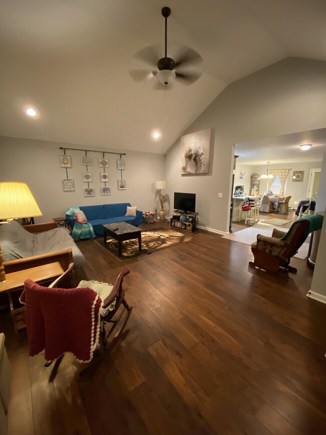 116 Blue Grass Dr, Shelbyville, TN 37160 - photo 3