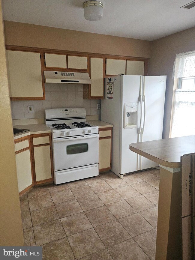 208 Whisper Ct unit 208, Burlington, NJ 08016 - photo 7