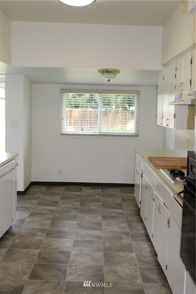 526 Harman Way S, Orting, WA 98360 - photo 3