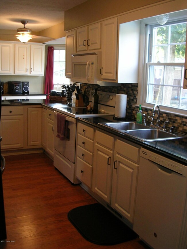 7503 Crabtree Dr, Louisville, KY 40228 - photo 4