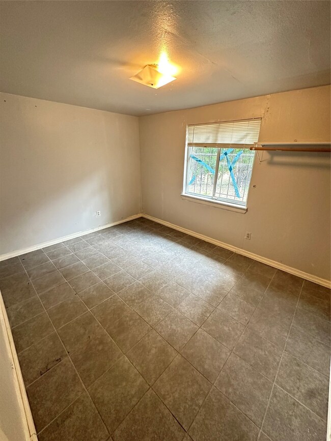 32 Farrell St unit 2, Houston, TX 77022 - photo 7