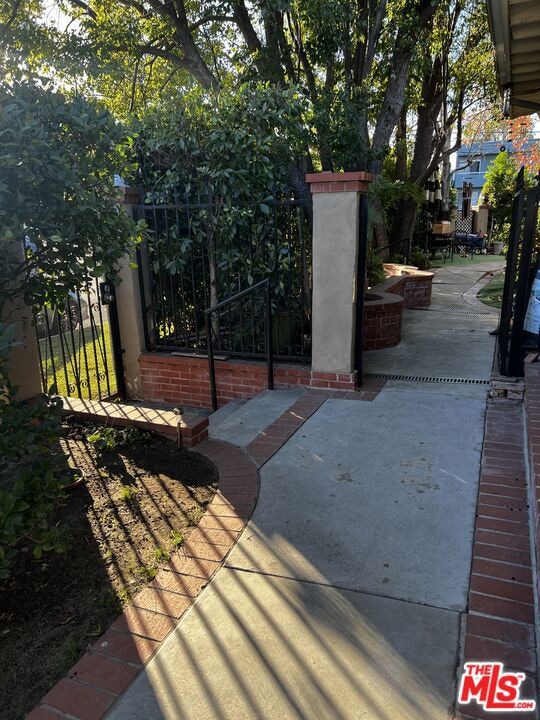 Entry walk way