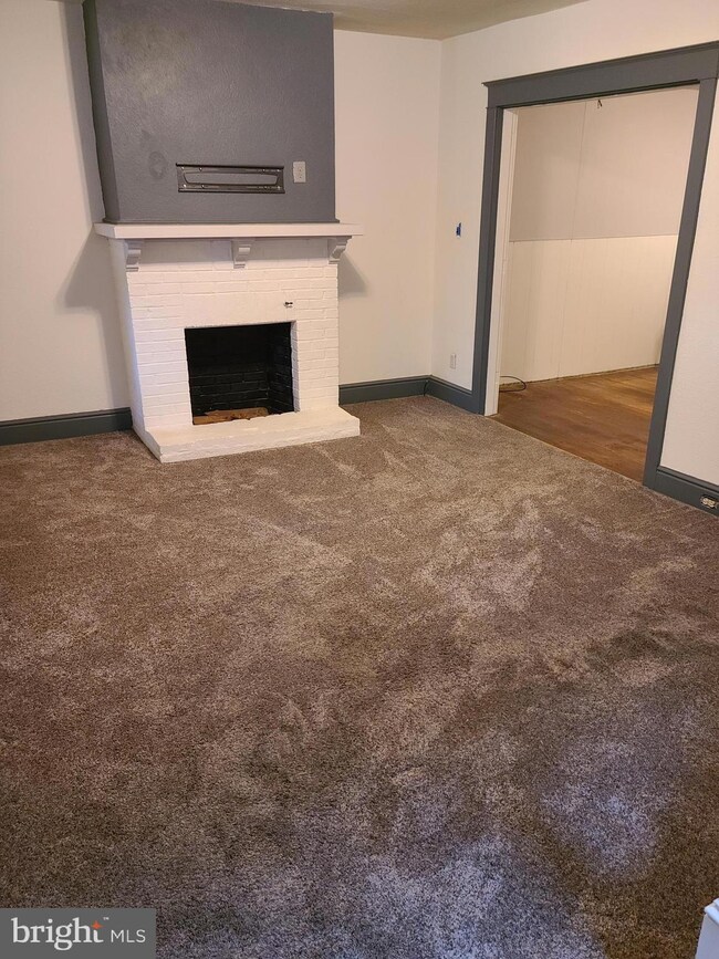 451 W Springettsbury Ave, York, PA 17403 - photo 2