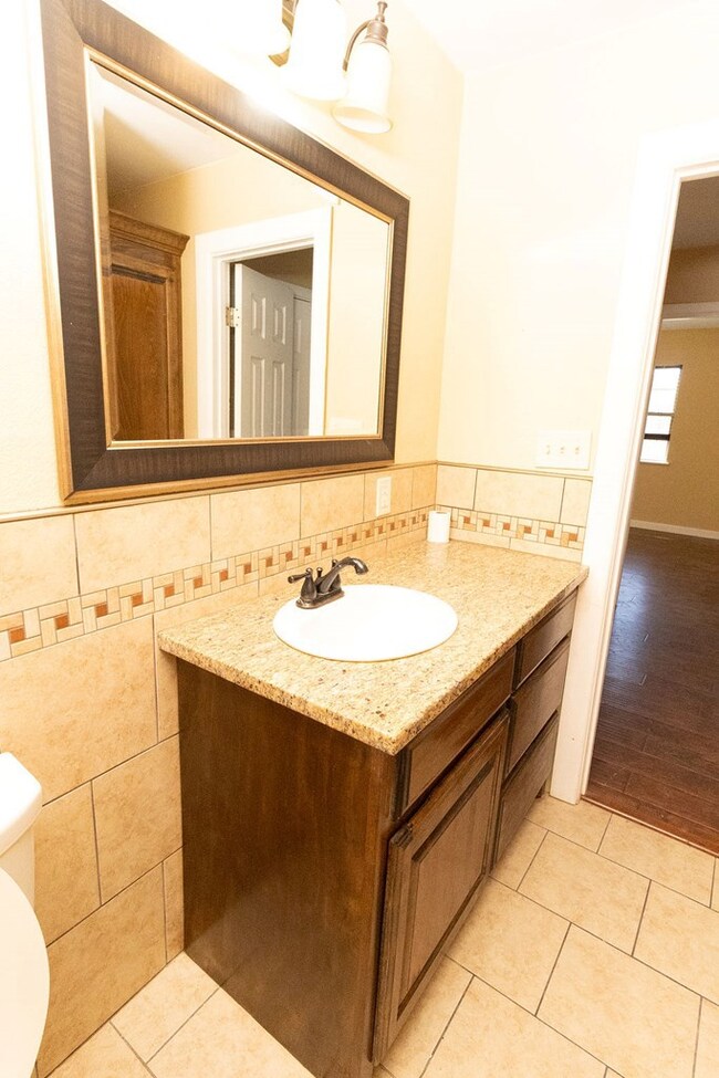 910 N Carol Ave, Monahans, TX 79756 - photo 6