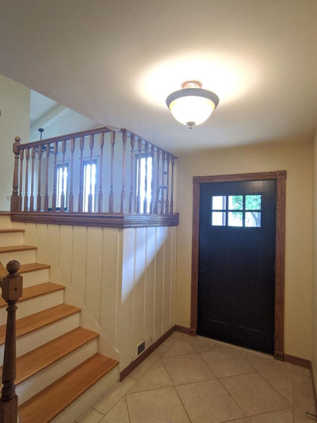 618 E Pine St, Griffith, IN 46319 - photo 5