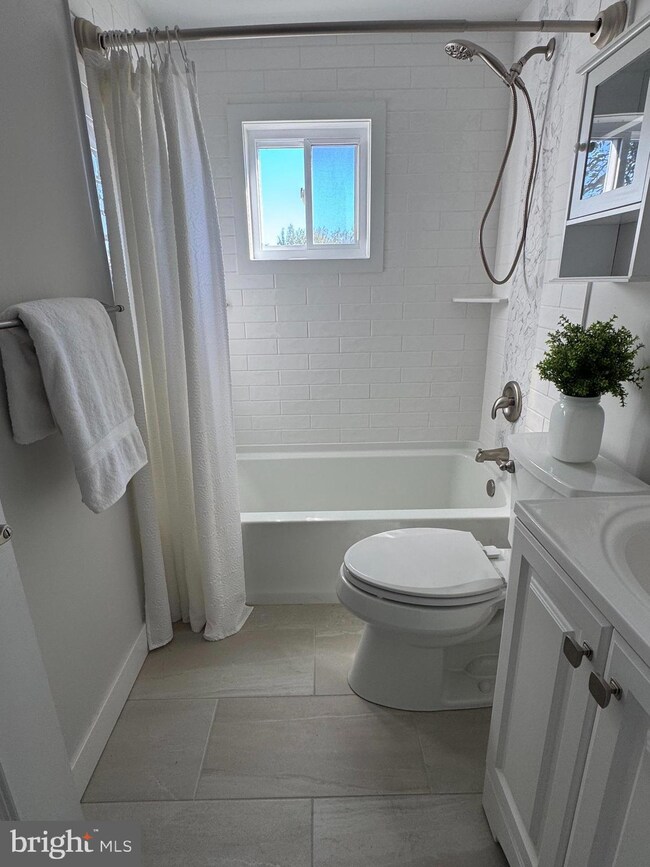 2754 Yarnall Rd, Halethorpe, MD 21227 - photo 5