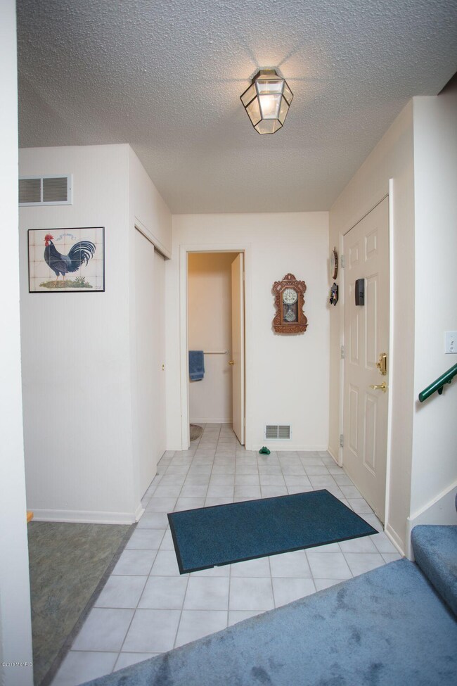 2437 Hampton Ct SE unit n/a, Grand Rapids, MI 49546 - photo 6