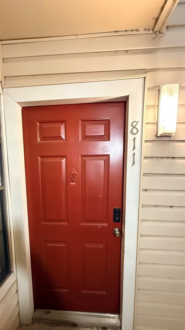 2750 Holly Hall St unit 811, Houston, TX 77054 - photo 2