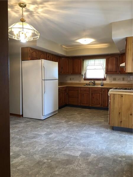 610 Plum St, Indiana, PA 15701 - photo 6