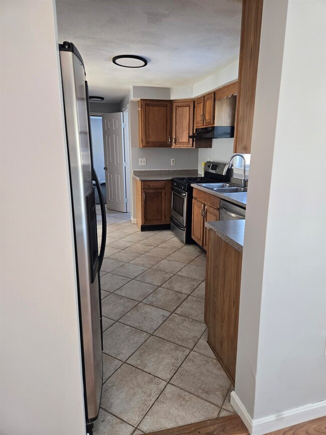 32 Jessica Dr unit U29, Nashua, NH 03060 - photo 6