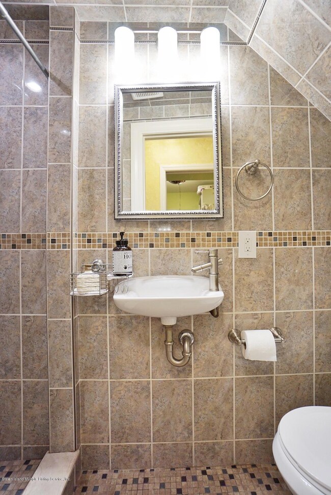 (5) 3 QUARTER BATH