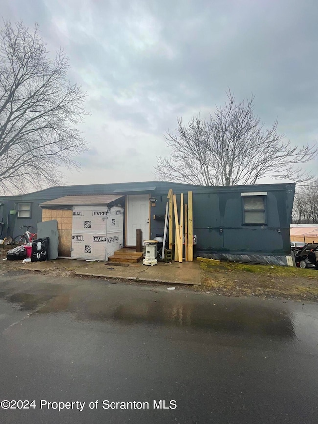 35 Rockledge Terrace, Taylor, PA 18517 - photo 2