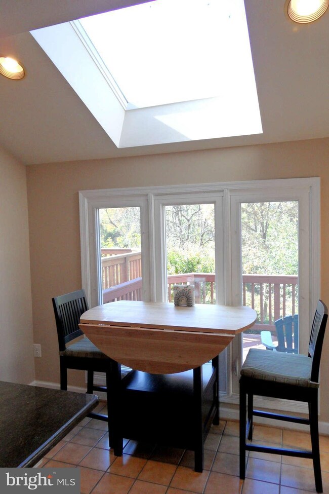 6828 Mclean Province Cir, Falls Church, VA 22043 - photo 4